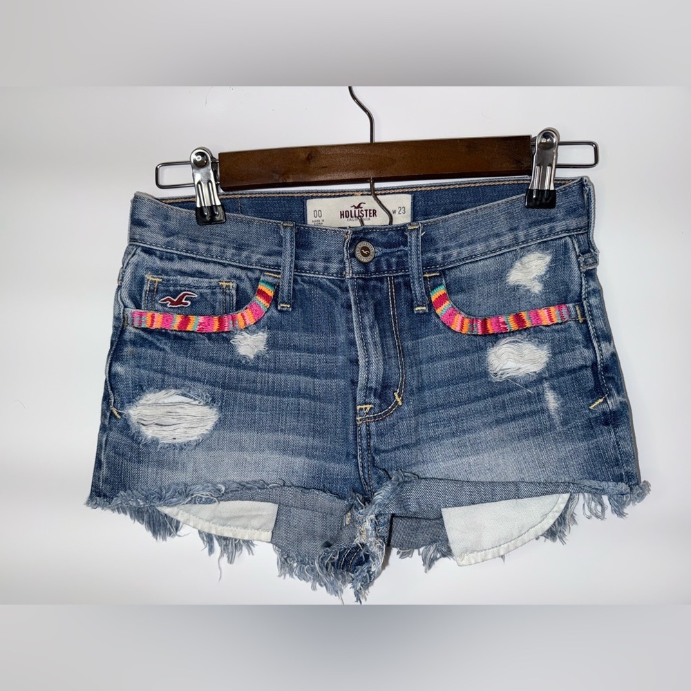 Hollister Booty Cut Off Festival Jean Shorts with Embroidered Accents- Size 00